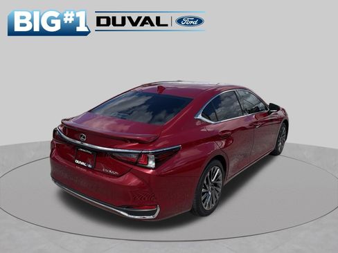 Used 2025 Lexus ES 300h Ultra Luxury w/ Accessory Package (Z1) FWD image 2