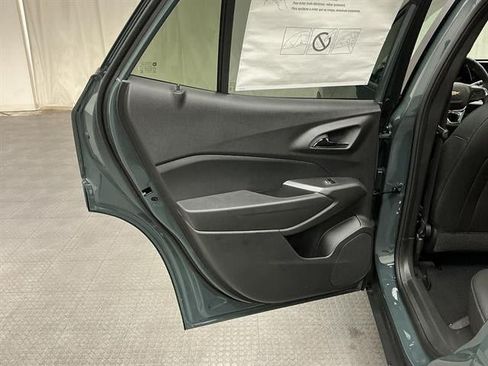New 2026 Chevrolet Trax LT w/ LT Convenience Package FWD image 25