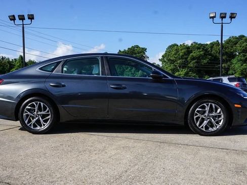 Used 2023 Hyundai Sonata SEL w/ Convenience Package FWD image 3