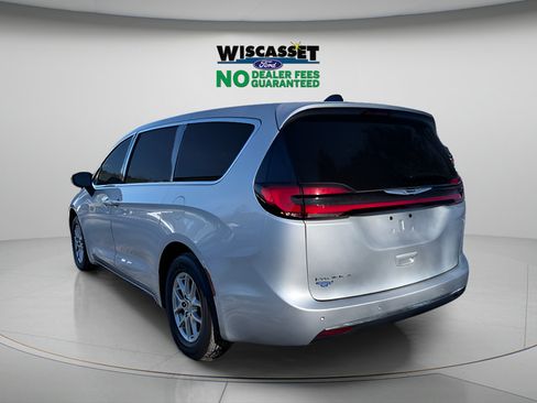 Used 2024 Chrysler Pacifica Touring-L FWD image 23