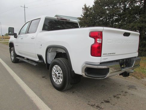 Used 2024 Chevrolet Silverado 2500 LT w/ Convenience Package AWD/4WD image 3