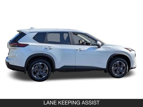 Certified 2026 Nissan Rogue SV FWD image 6