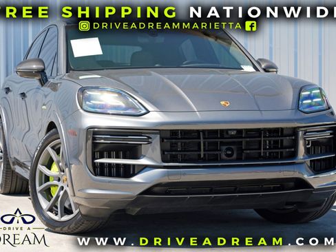 Used 2024 Porsche Cayenne Turbo image 2