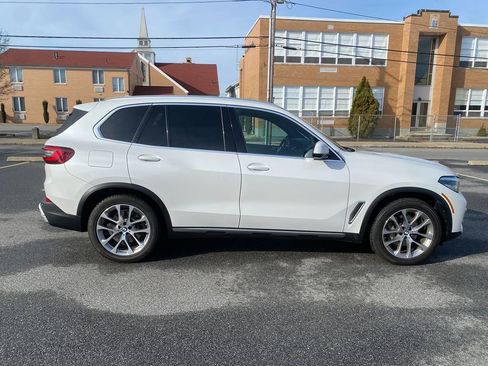 Used 2022 BMW X5 xDrive40i w/ Premium Package image 4