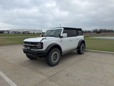 Used 2023 Ford Bronco Outer Banks w/ Sasquatch Package image 2