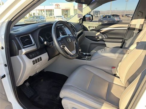 Certified 2018 Toyota Highlander XLE image 26