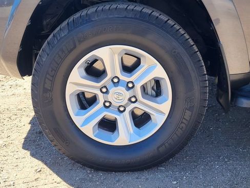 Used 2018 Toyota 4Runner SR5 Premium AWD/4WD image 10