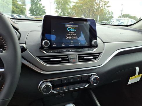 New 2025 Nissan Altima 2.5 SR image 9