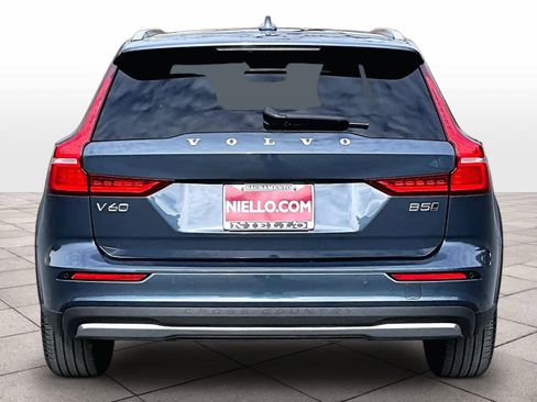 Used 2025 Volvo V60 B5 Cross Country Plus image 6