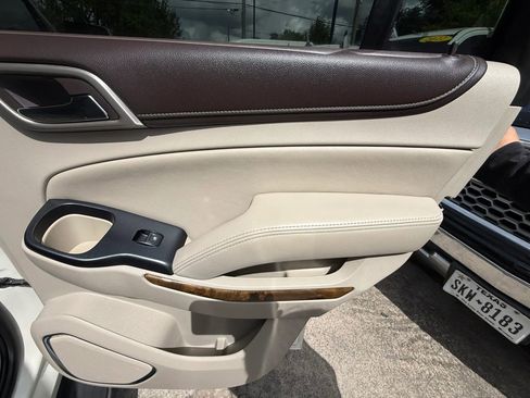 Used 2015 GMC Yukon Denali w/ Touring Package AWD/4WD image 24