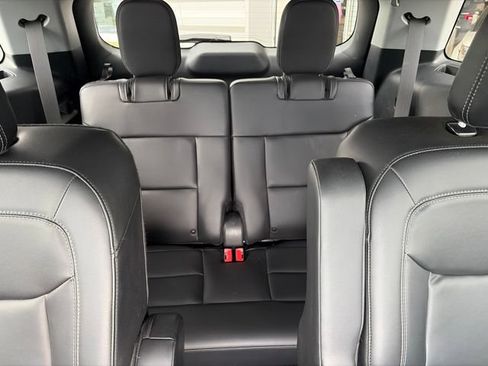 Used 2024 Ford Explorer XLT w/ Equipment Group 202A AWD/4WD image 23