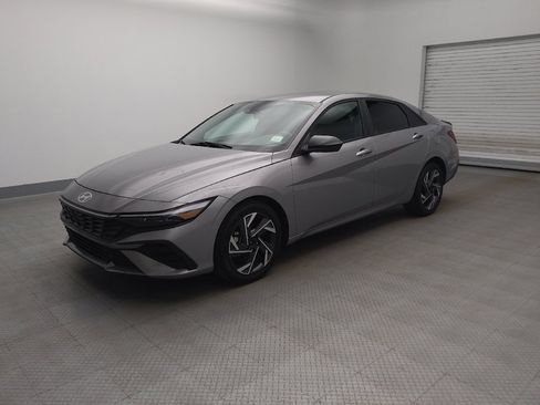 Used 2025 Hyundai Elantra Sport FWD image 2