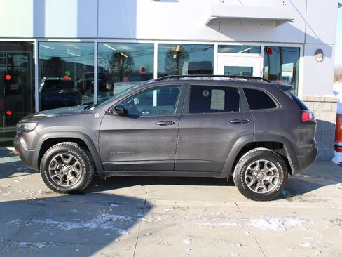 Used 2022 Jeep Cherokee Trailhawk image 8