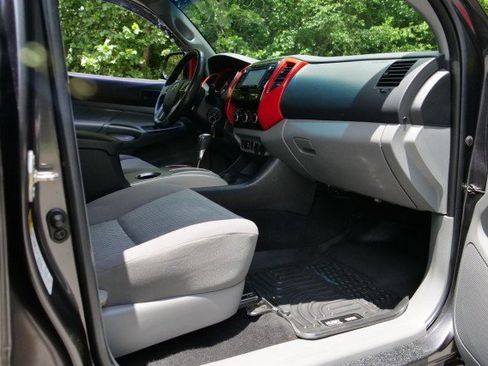 Used 2014 Toyota Tacoma PreRunner w/ SR5 Package RWD image 35
