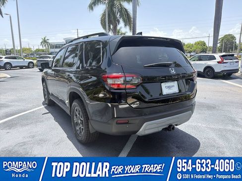 Used 2025 Honda Pilot TrailSport image 7