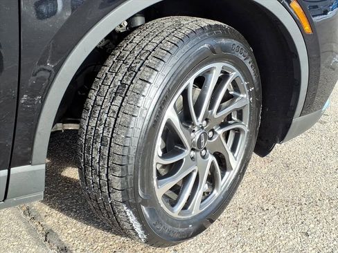 Used 2022 Lincoln Corsair Standard w/ Equipment Group 101A image 5