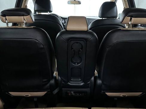 Used 2017 Kia Sedona LX w/ LX Essentials Premium Package FWD image 28