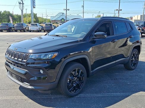 New 2025 Jeep Compass Latitude image 4