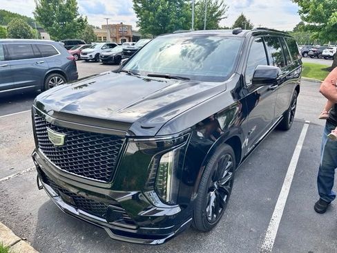 Used 2026 Cadillac Escalade ESV V w/ LPO, ONYX Package AWD/4WD image 1