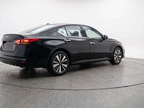 Used 2025 Nissan Altima 2.5 SV FWD image 9