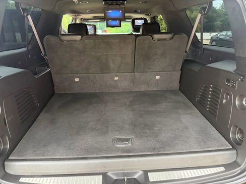 Used 2016 Cadillac Escalade ESV Platinum AWD/4WD image 17