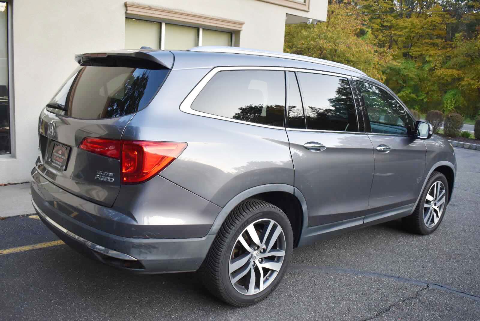 Used 2017 Honda Pilot Elite image 3