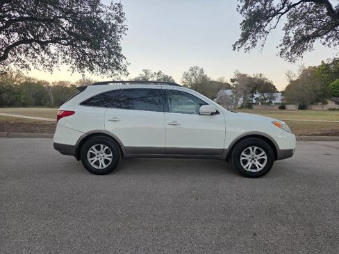 Used 2010 Hyundai Veracruz GLS image 3