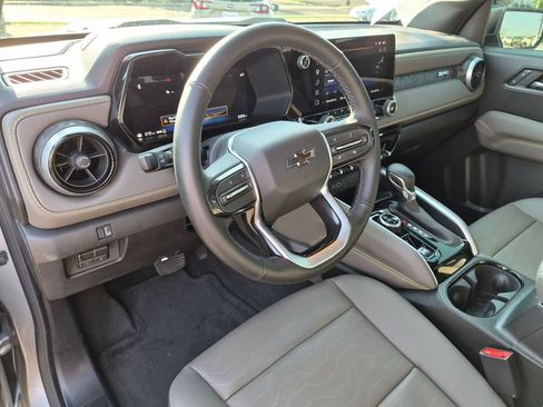 Used 2026 Chevrolet Colorado ZR2 w/ Technology Package AWD/4WD image 10