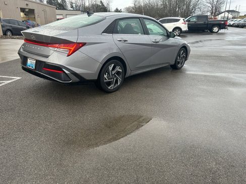 Certified 2025 Hyundai Elantra SEL image 7