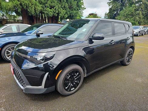 Used 2023 Kia Soul LX FWD image 3