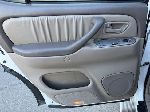 Used 2007 Toyota Sequoia Limited RWD image 12