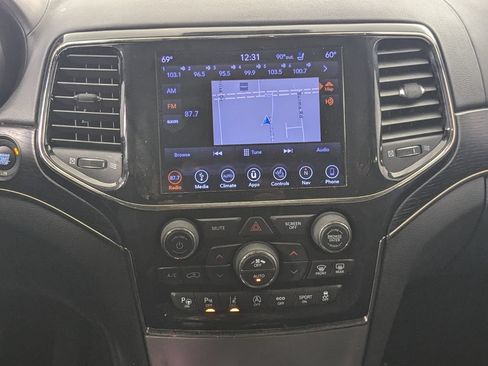 Used 2019 Jeep Grand Cherokee High Altitude RWD image 18