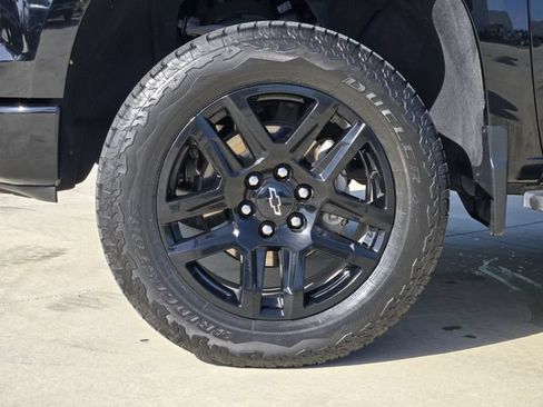 Used 2025 Chevrolet Silverado 1500 LT Trail Boss w/ Convenience Package II AWD/4WD image 11