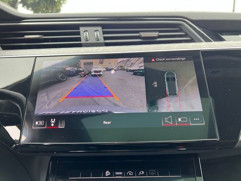 Used 2022 Audi e-tron Premium AWD/4WD image 30