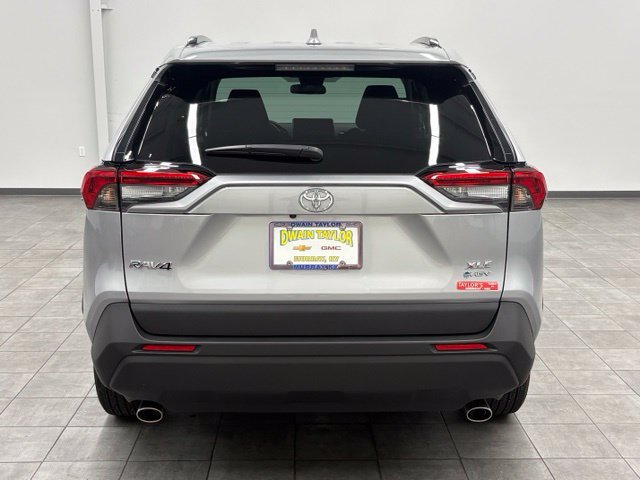 Used 2025 Toyota RAV4 XLE AWD/4WD image 3