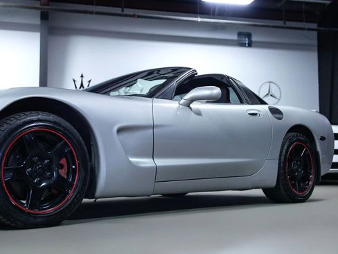 Used 1998 Chevrolet Corvette Coupe image 8