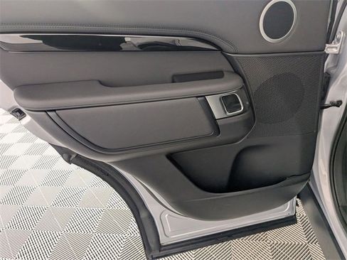 Used 2023 Land Rover Discovery S image 28
