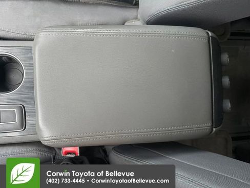 Used 2016 Chevrolet Traverse LT w/ Style and Technology Package FWD image 26