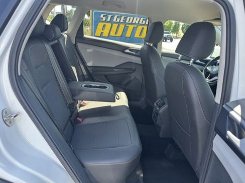 Used 2024 Volkswagen Taos SE FWD image 16