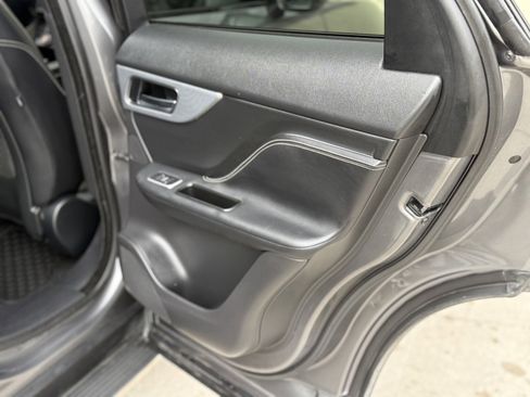 Used 2017 Jaguar F-PACE S image 28