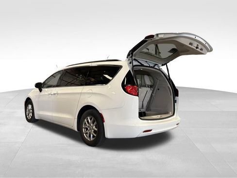 Used 2021 Chrysler Voyager Lxi image 16