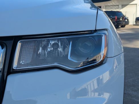 Used 2022 Jeep Grand Cherokee Limited AWD/4WD image 54