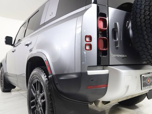 Used 2023 Land Rover Defender 110 SE image 29