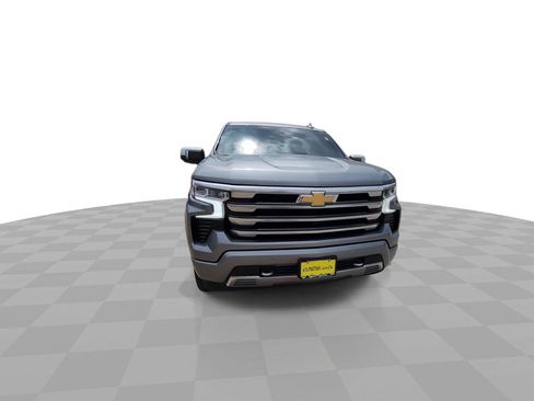 Used 2024 Chevrolet Silverado 1500 High Country w/ High Country Premium Package AWD/4WD image 3