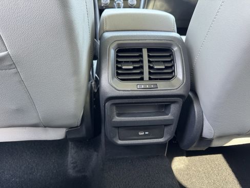Used 2023 Volkswagen Taos SE w/ Panoramic Sunroof Package FWD image 33