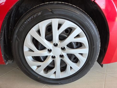 Used 2015 Toyota Corolla LE FWD image 9