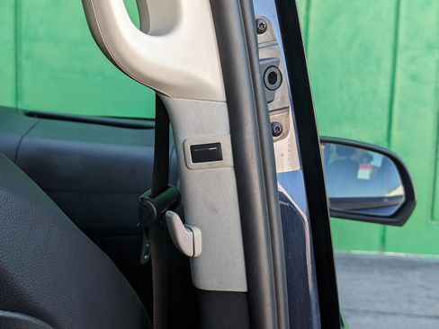 Used 2017 Mercedes-Benz Metris Passenger image 12