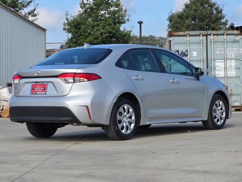 Used 2025 Toyota Corolla LE FWD image 5