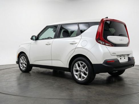Used 2025 Kia Soul LX w/ LX Technology Package FWD image 6