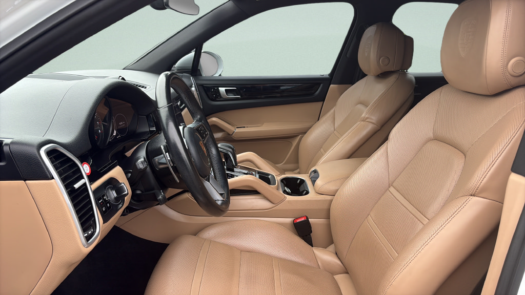Used 2019 Porsche Cayenne S AWD/4WD image 9